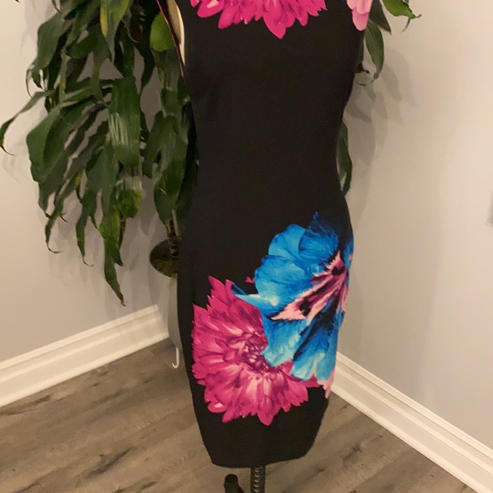 Dress - Picture 4 of 4